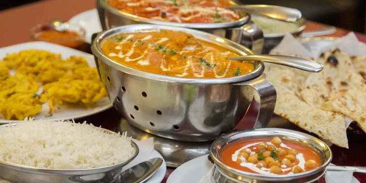 Indické čtyřchodové menu pro dva: předkrm, polévka, hlavní chod a dezert, výběr i pro vegetariány