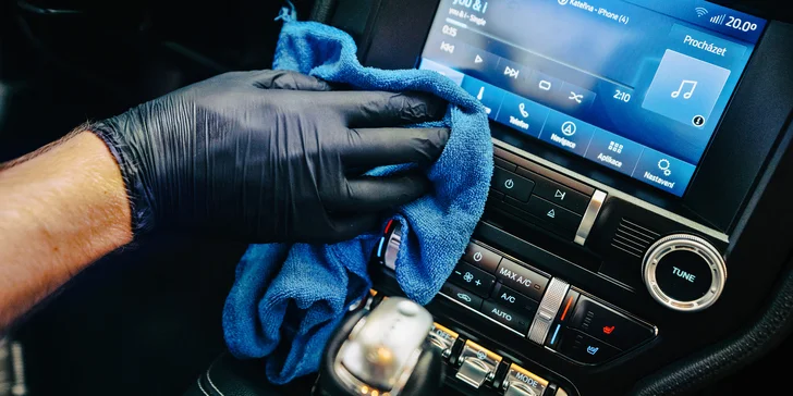 Péče o auto v Opavě: čištění interiéru i exteriéru od luxování a mytí karoserie po disky a sedačky