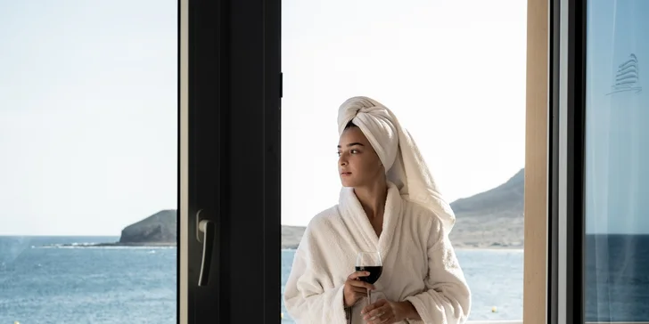 Dovolená na Tenerife: hotel se snídaní a terasou přímo na pláži, letovisko na jihu ostrova