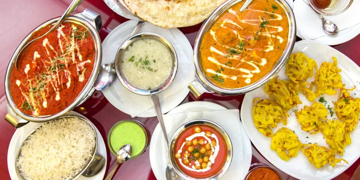 Indické čtyřchodové menu pro dva: předkrm, polévka, hlavní chod a dezert, výběr i pro vegetariány