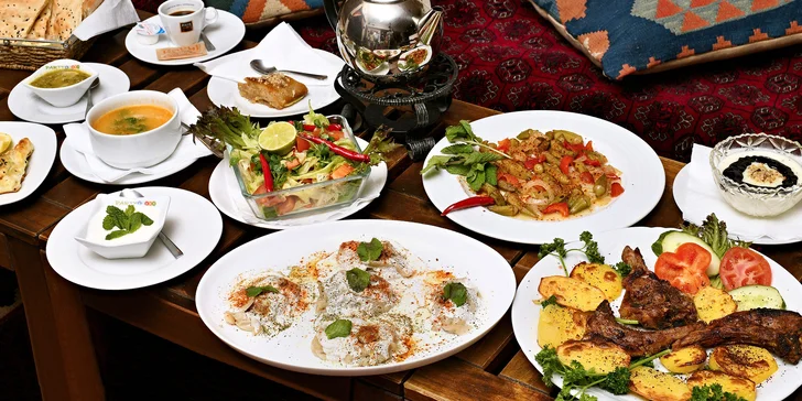 Afghánské degustační menu pro 2 i 4 osoby: jehněčí kotlety či mantu taštičky, samosa, baklava
