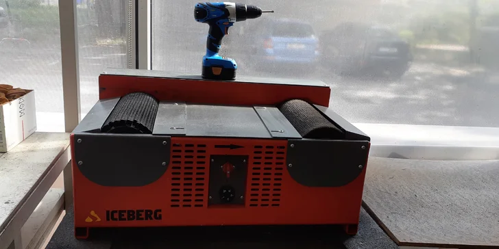 Servis lyží, běžek a snowboardu rakouskou race technologií Wintersteiger Discovery S Trim Disc *****