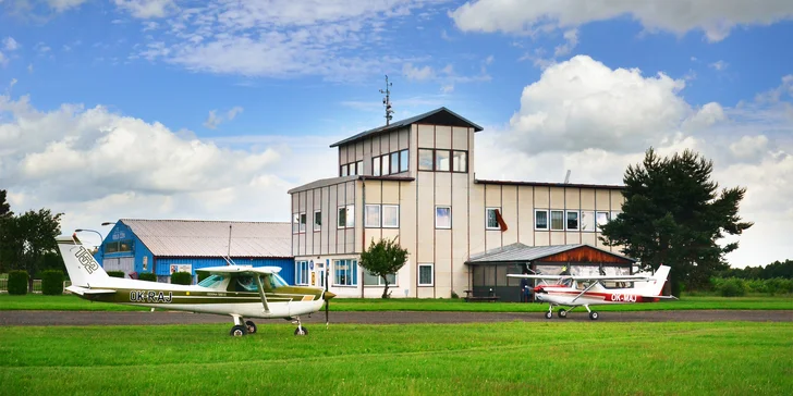 Jiný úhel pohledu: 15–20min. let letadlem nad hrady nebo opevněním