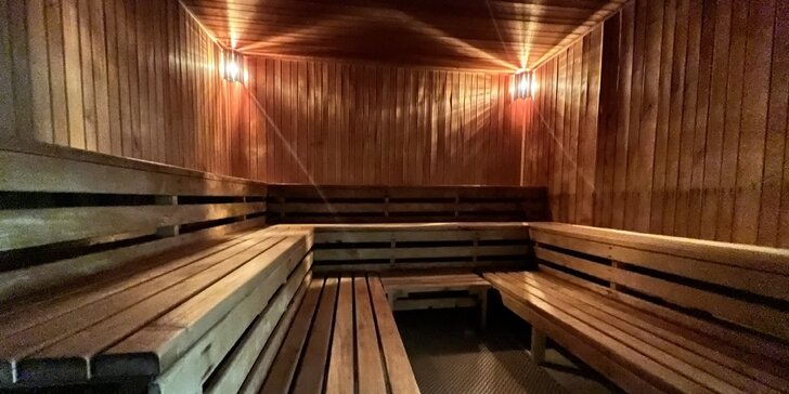 Grilované vepřové koleno i neomezený vstup do wellness s finskou saunou a parní lázní pro jednoho i pár