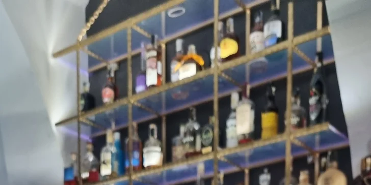 Drink pro 1 či 2 osoby nebo party loď pro celou partu: Cuba Libre, B-52 i litr vodky či rumu