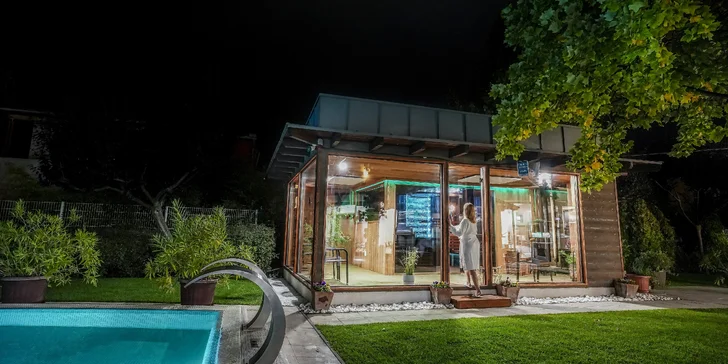 Moderní hotel na břehu Balatonu: polopenze, neomezený wellness i venkovní bazény