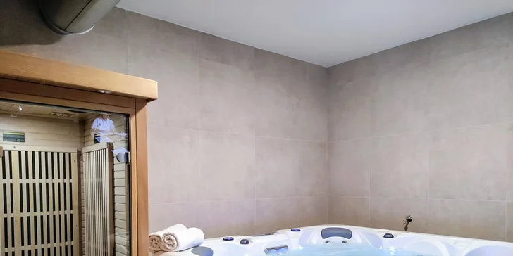 Relax v Harrachově: pokoj nebo apartmán s privátní vířivkou a snídaní