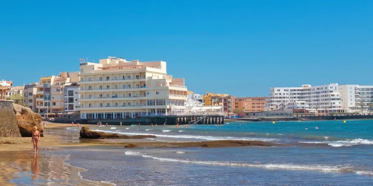 Dovolená na Tenerife: hotel se snídaní a terasou přímo na pláži, letovisko na jihu ostrova