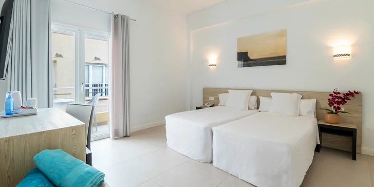 Dovolená na Tenerife: hotel se snídaní a terasou přímo na pláži, letovisko na jihu ostrova