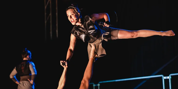Vstupenka na akrobatické představení od LOSERS CIRQUE COMPANY