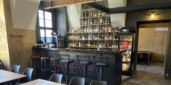 Drink pro 1 či 2 osoby nebo party loď pro celou partu: Cuba Libre, B-52 i litr vodky či rumu