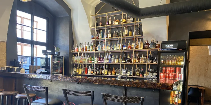 Drink pro 1 či 2 osoby nebo party loď pro celou partu: Cuba Libre, B-52 i litr vodky či rumu