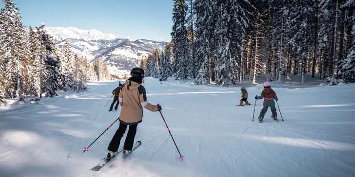 Zimní dovolená v Rakousku: polopenze, sauna a skipas do menšího skiareálu nedaleko penzionu