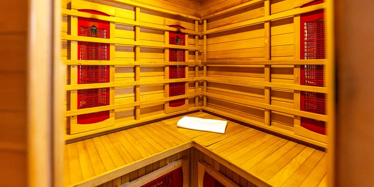 2 hodiny privátního wellness: vířivá vana nebo i infrasauna s lahví sektu