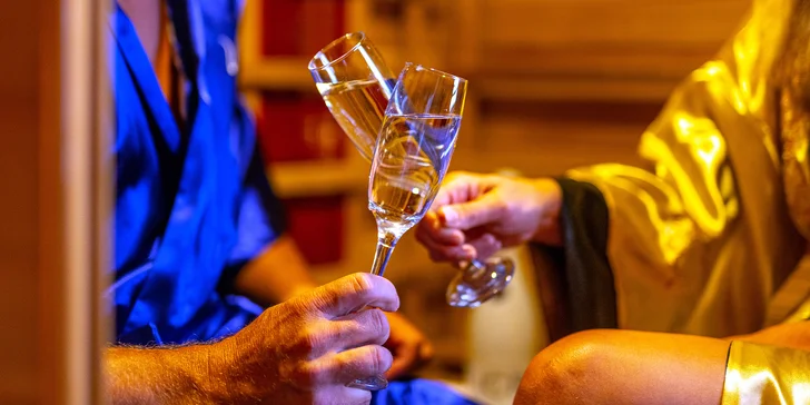 2 hodiny privátního wellness: vířivá vana nebo i infrasauna s lahví sektu