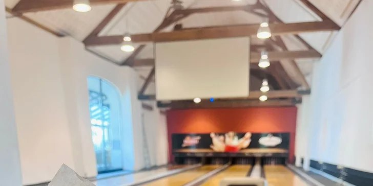 Pronájem bowlingové dráhy na 2 hodiny a tatarák či burger s hranolky pro 4 hráče na Ladronce