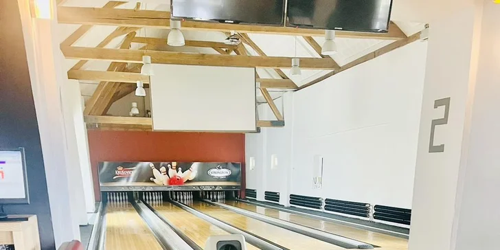 Pronájem bowlingové dráhy na 2 hodiny a tatarák či burger s hranolky pro 4 hráče na Ladronce