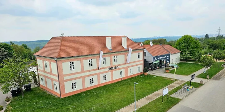 Pronájem bowlingové dráhy na 2 hodiny a tatarák či burger s hranolky pro 4 hráče na Ladronce