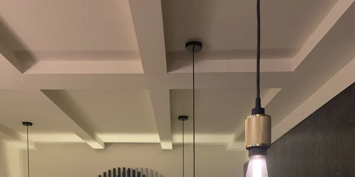Tříchodové menu pro dva na Letné: polévka, pizza či pasta, cheesecake a sklenka prosecca