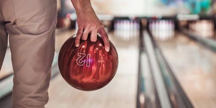 Pronájem bowlingové dráhy na 2 hodiny a tatarák či burger s hranolky pro 4 hráče na Ladronce