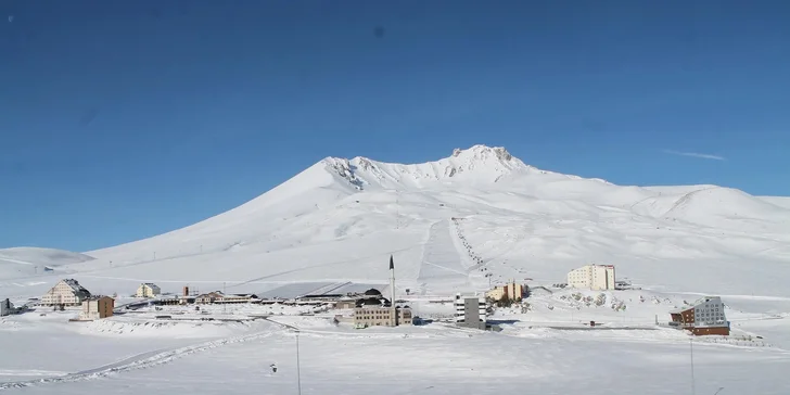 Na lyže do Turecka: letecký zájezd do 3* hotelu Mirada del Monte, v ceně polopenze a bodový skipas