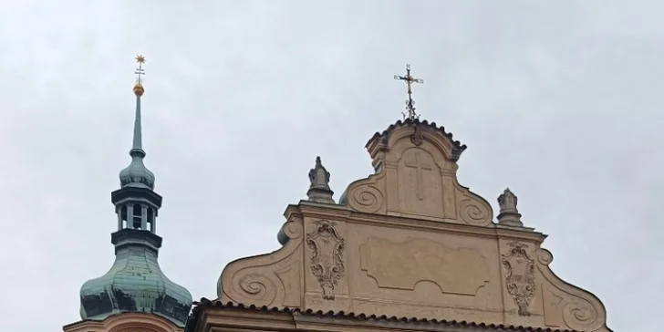 Kompletní kosmetické čištění pleti, IPL ošetření nebo nastřelování náušnic