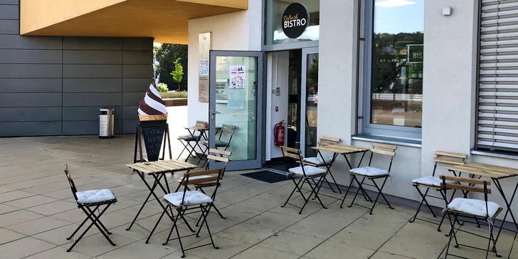 Velké caffé latte a minipečivo dle výběru pro 1 nebo 2 osoby