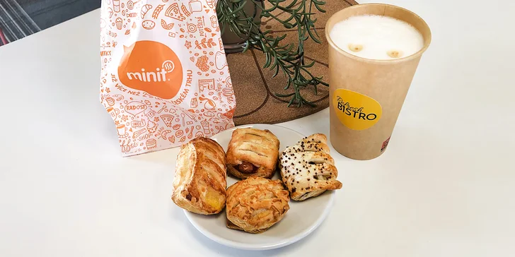 Velké caffé latte a minipečivo dle výběru pro 1 nebo 2 osoby