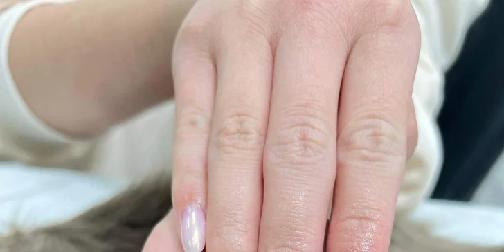 Manikúra a pedikúra vč. lakování v Michli: Shellac, gelové nehty i gellak