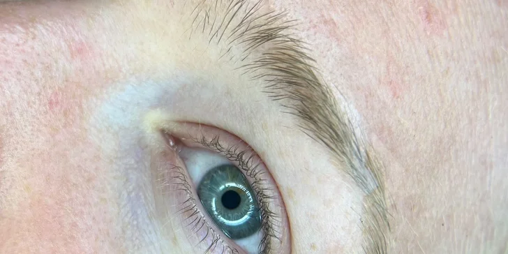 Pronikavý pohled: lash lifting či laminace obočí na Smíchově