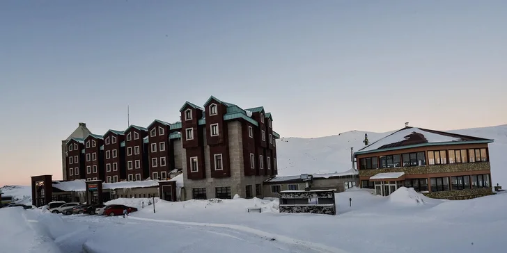 Lyžování v Turecku: zpáteční letenka z Prahy, 7 nocí v 5* hotelu a bodový skipas