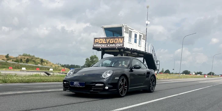 Jízda ve Ferrari, Porsche, Nissanu, Audi i rally taxi Ford a na závodním simulátoru ve virtuální realitě