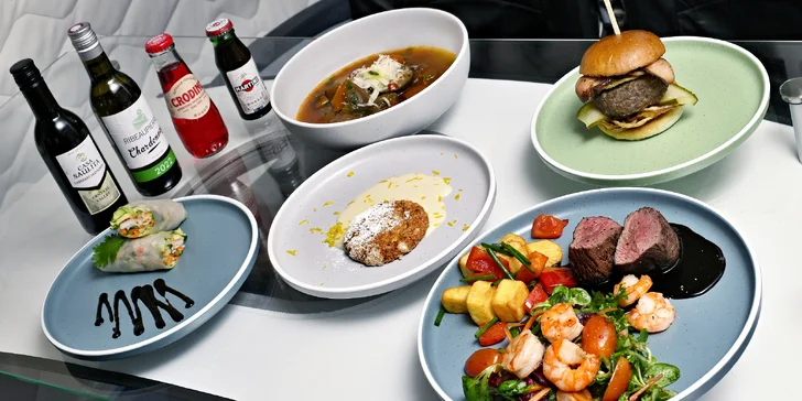 Degustační Cesta kolem světa v restauraci Letadlo: asijský a italský předkrm, burger i klokan, sušenky