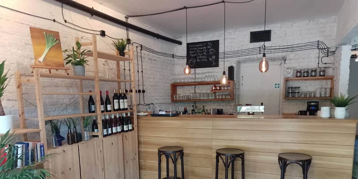 Otevřený voucher do veganského bistra na Floře: burger s tofu, bowl s tempehem, domácí limonády i čaje