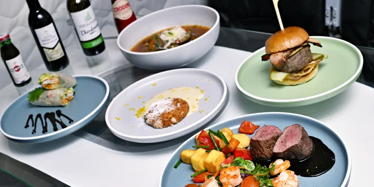 Degustační Cesta kolem světa v restauraci Letadlo: asijský a italský předkrm, burger i klokan, sušenky