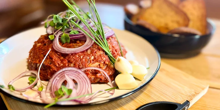 Namíchaný hovězí tatarák a topinky: 300 nebo 500 g