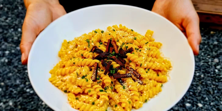 Otevřený voucher do veganského bistra na Floře: burger s tofu, bowl s tempehem, domácí limonády i čaje