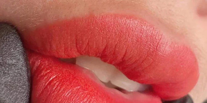 Permanentní make-up: horní linky, obočí nebo akvarelové rty