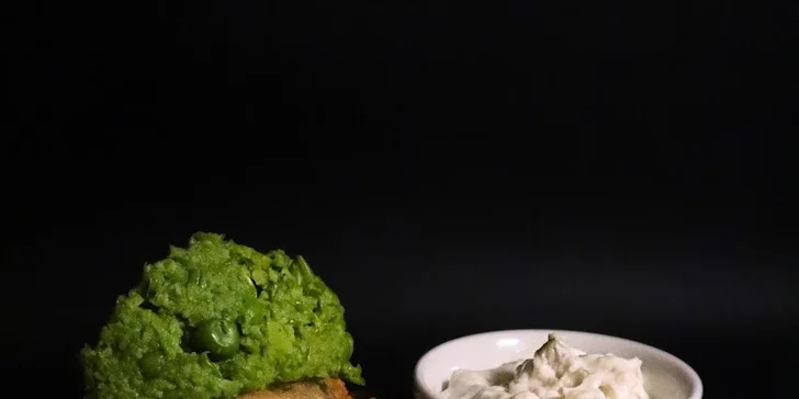 Otevřený voucher do veganského bistra na Floře: burger s tofu, bowl s tempehem, domácí limonády i čaje