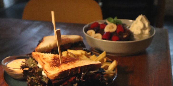 Otevřený voucher do veganského bistra na Floře: burger s tofu, bowl s tempehem, domácí limonády i čaje