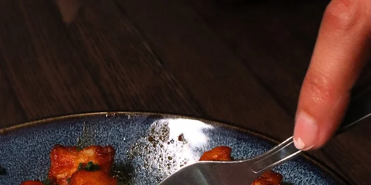 Otevřený voucher do veganského bistra na Floře: burger s tofu, bowl s tempehem, domácí limonády i čaje
