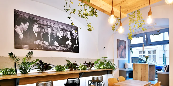 Sladký či slaný brunch a káva v kavárně Bond Cafe v centru Prahy: 1–2 osoby