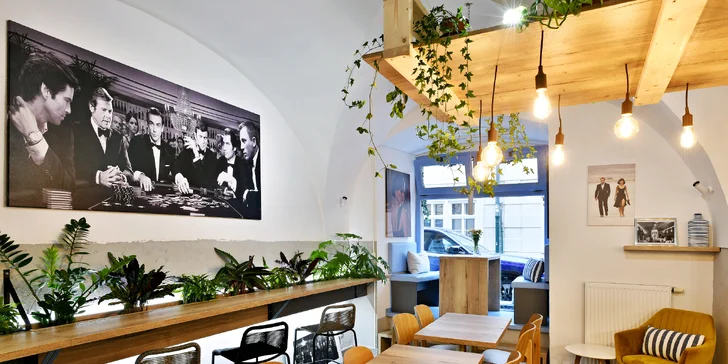 Sladký či slaný brunch a káva v kavárně Bond Cafe v centru Prahy: 1–2 osoby
