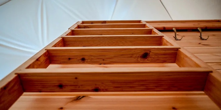 Glamping Meleček: pobyt v luxusním glampingovém stanu i wellness v sudové sauně a horkém sudu