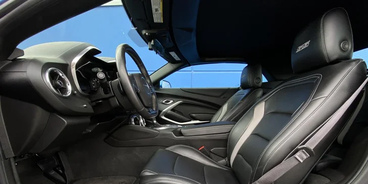 Se staženou střechou a větrem ve vlasech: pronájem kabrioletu Chevrolet Camaro