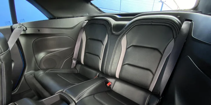 Se staženou střechou a větrem ve vlasech: pronájem kabrioletu Chevrolet Camaro