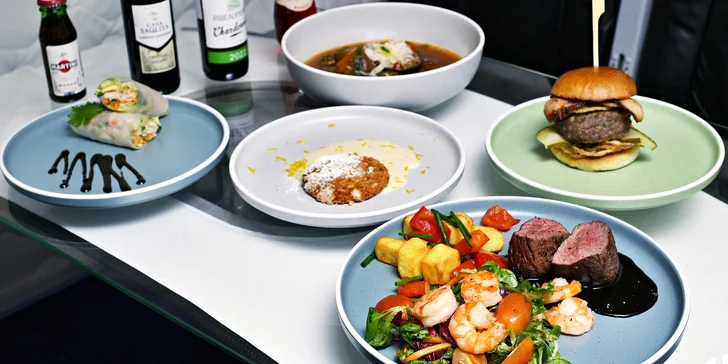 Degustační Cesta kolem světa v restauraci Letadlo: asijský a italský předkrm, burger i klokan, sušenky