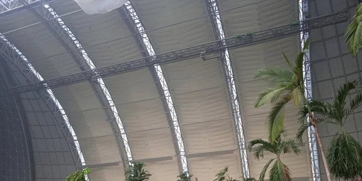 Celodenní vstupné pro děti i dospělé do vodního světa Tropical Islands v Německu