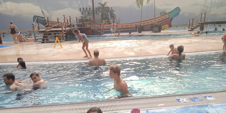 Celodenní vstupné pro děti i dospělé do vodního světa Tropical Islands v Německu