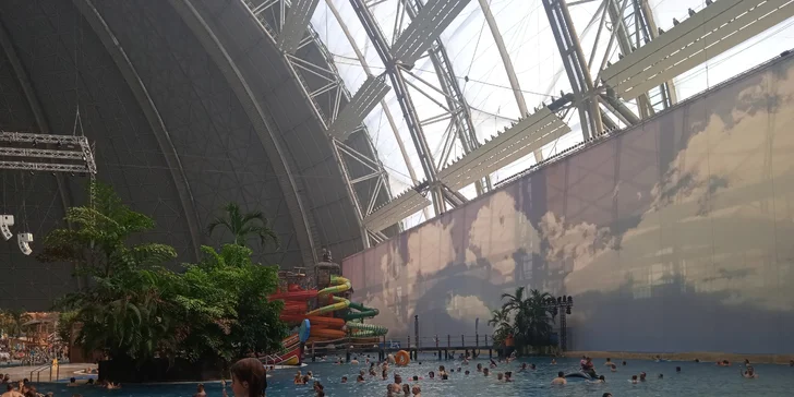 Celodenní vstupné pro děti i dospělé do vodního světa Tropical Islands v Německu